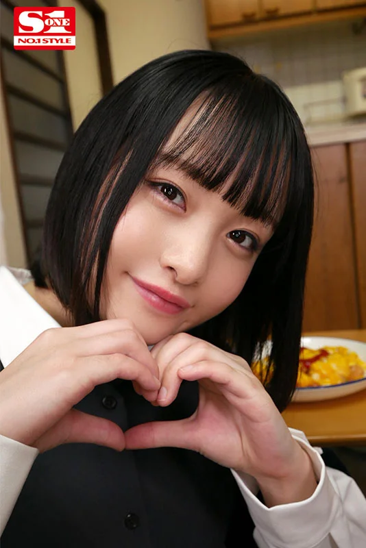 愛宝すずとず～っと密着…キラキラ笑顔も純白Gカップも完全独占！最高の距離で見せる究極同棲VR