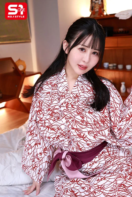 舍不得放开她的肉感K杯身材：隐瞒婚姻的温泉偷情性爱