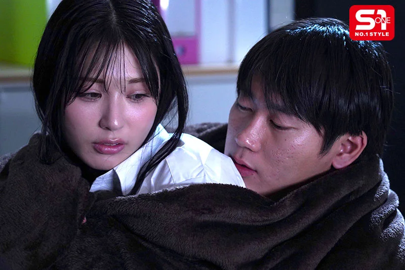 Alone with My Beautiful Boss on a Blackout Night, I Lose Control and Ejaculate Until Dawn