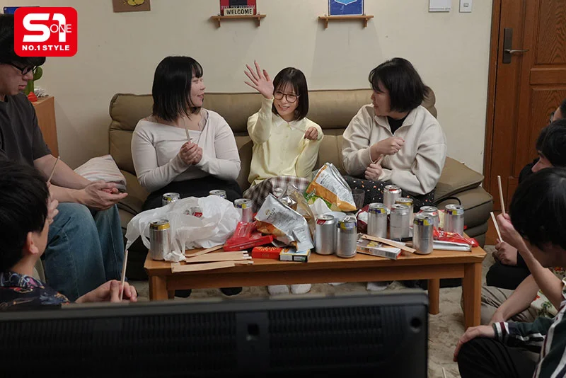 「王様の命令は絶対だよ」地味で大人しい女友達が王様ゲームでエロがり始めて淫乱マ●コになった話