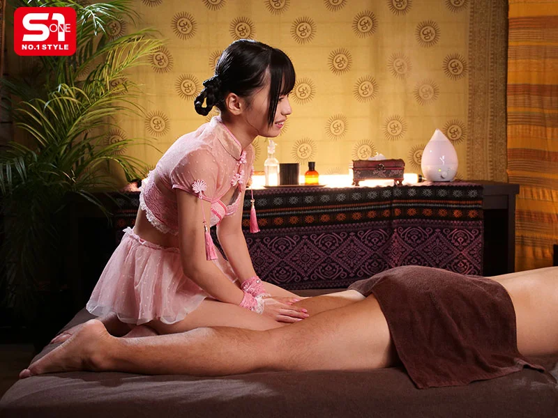 严禁私下服务的美女按摩师太敏感，被客人反向按摩后高潮到停不下来