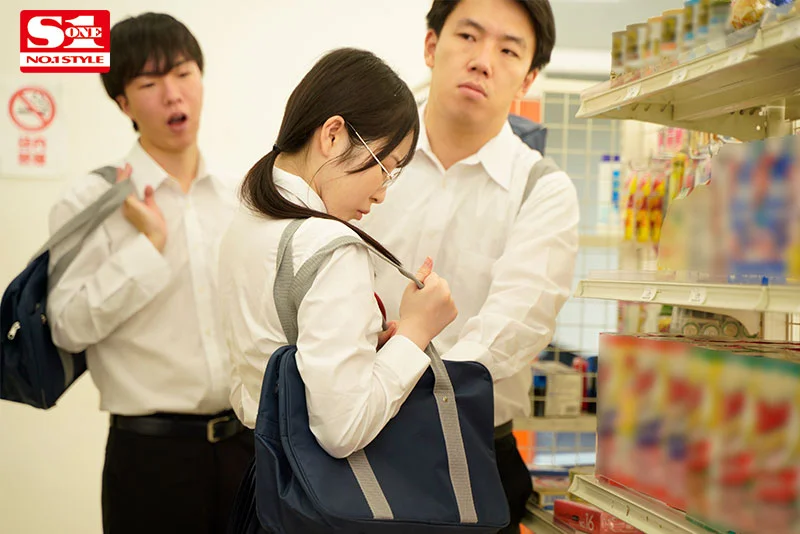 漏らしちゃうほどイカされ続けた万引き少女 失・禁・制・裁