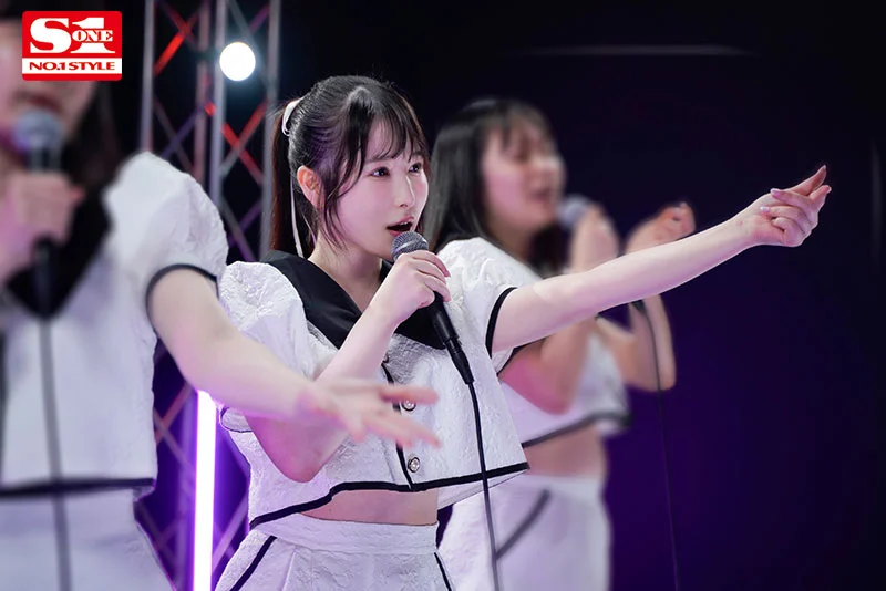 My Favorite Idol Was a Group-Sex Slut Using Fans for Hookups (Heartbroken and Thrilled)