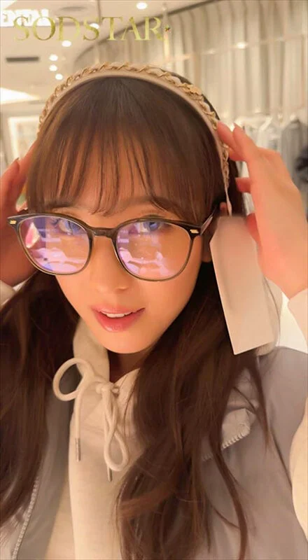 小湊よつ葉の休日「私たち4ヶ月前にセックスしました」渋谷のラブホでハメ撮り、2本番と顔射。