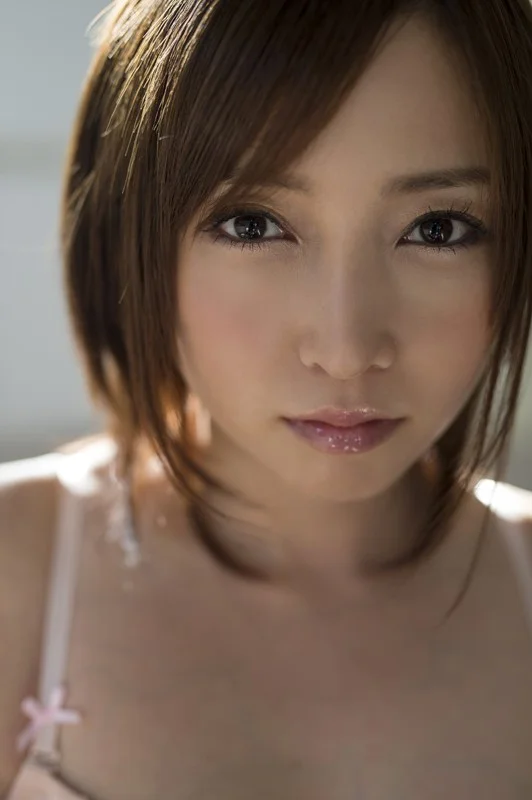 Minami Nei Makes Her Porn Debut