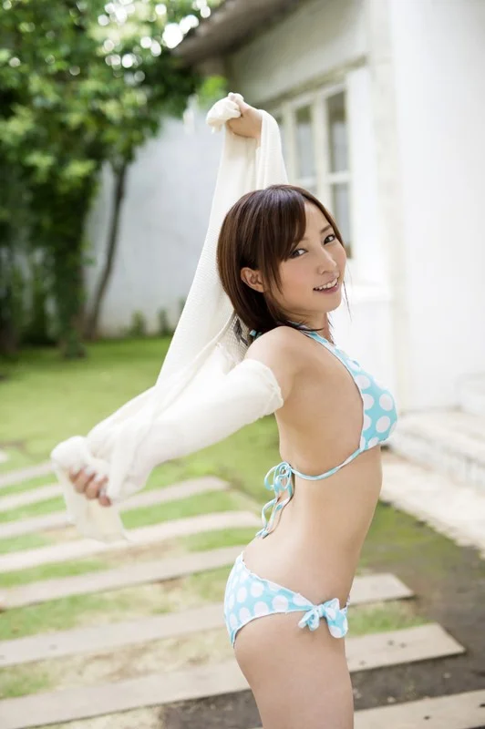 Minami Nei Makes Her Porn Debut