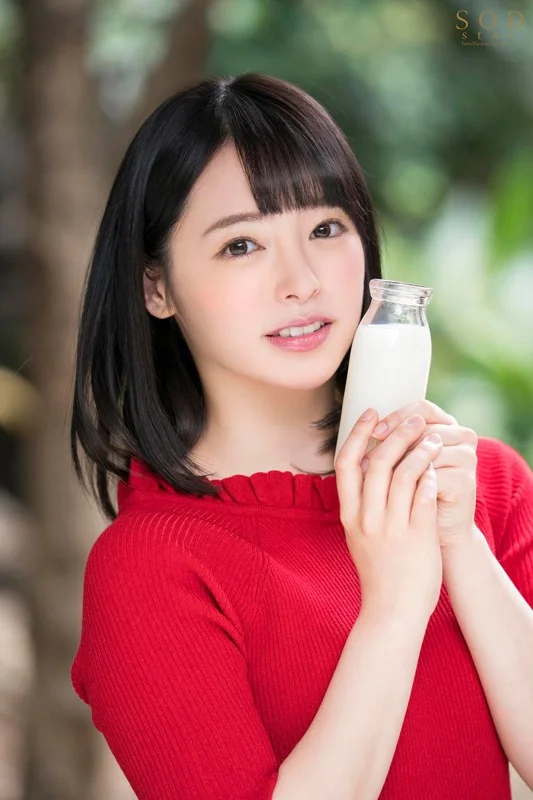 小仓由菜首次吞精，用舌头舔净精液后细细品尝