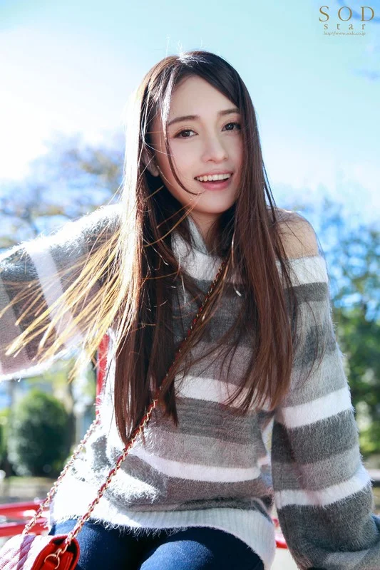 拉丁混血美女石田Karen主动跨坐，疯狂扭腰全程骑乘，性欲彻底失控