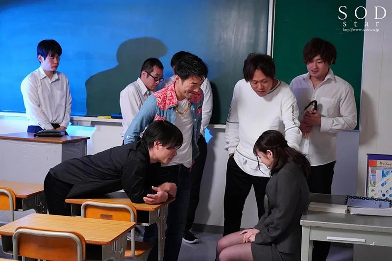 大嫌いで大好きな先生を、DQNの先輩達に犯してもらいました…。 小倉由菜