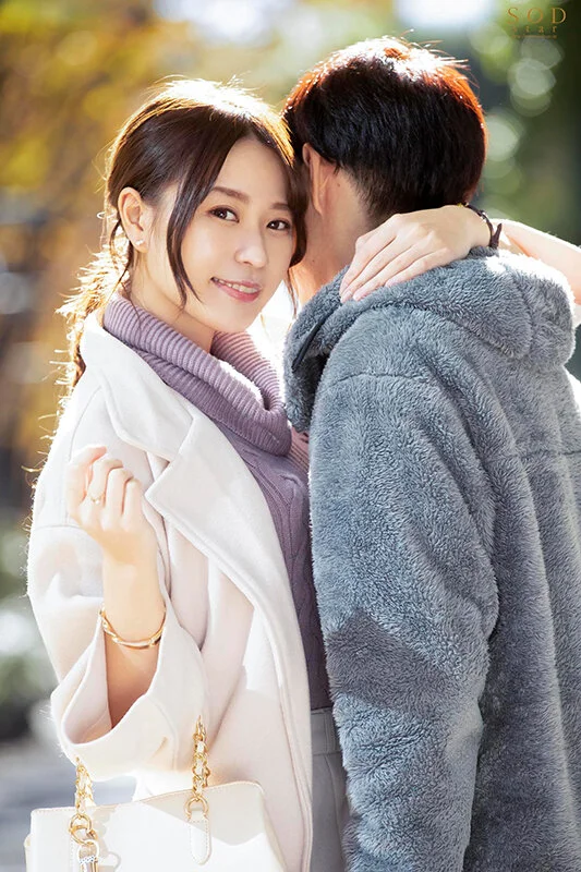 Momo Aoki Reunites with Her Ex After Three Years, Takes His Bare Cock Without Foreplay, and Fucks for the Full Three-Hour Hotel Stay