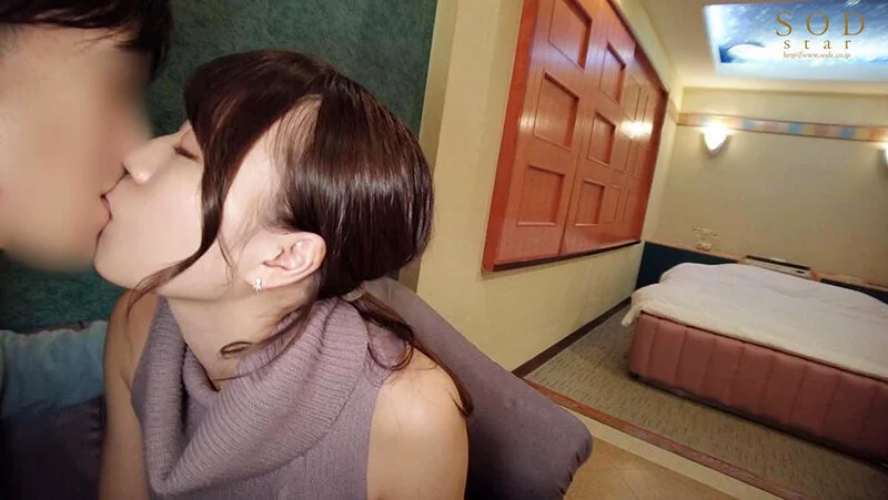 Momo Aoki Reunites with Her Ex After Three Years, Takes His Bare Cock Without Foreplay, and Fucks for the Full Three-Hour Hotel Stay