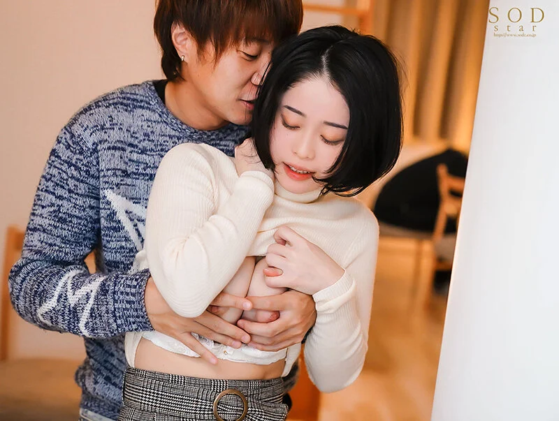 宅飲みNTR ヤリチン男たちが計画したサークルの宅飲み。酔いつぶされた彼女は僕の目の前で輪姦レイプされて、みんなに中出しされていました。 MINAMO