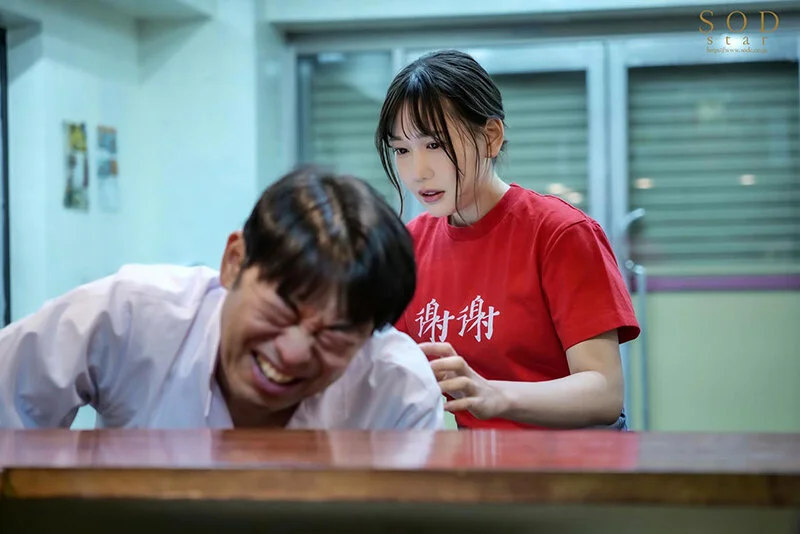 成年繼父繼女角色扮演：「我們是父女吧？拜託你……變回正常的繼父！」被變態繼父全天候盯上的中餐館招牌女兒鈴音凜，最後被幹到全身沾滿體液