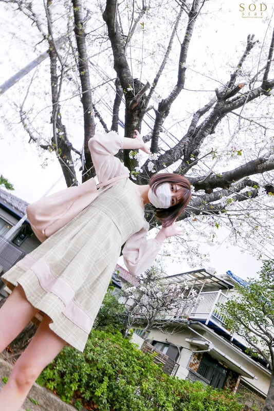 每次对上眼就舌吻：合宿归来的运动社团女友，让人失去理性的黏腻同居生活 新海咲