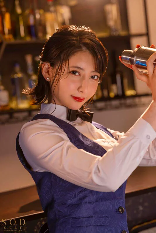 A Seductive Bartender's Incredible Tongue Makes Him Forget His Wife and Children and Give In to Creampie Sex — Hibiki Natsume