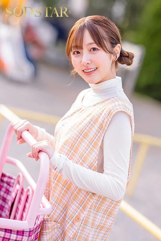妻儿回老家期间，和儿子的美女幼儿园老师 Hikari Aozora 秘密偷情，疯狂做爱一周