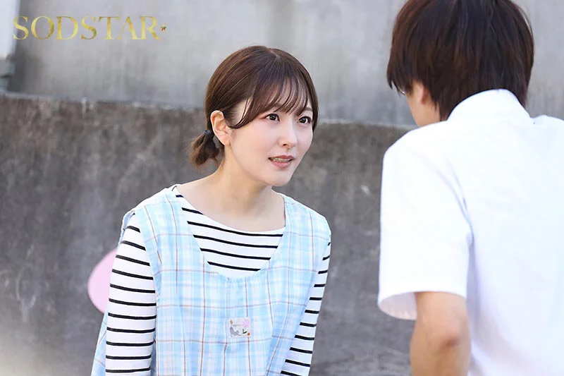 妻儿回老家期间，和儿子的美女幼儿园老师 Hikari Aozora 秘密偷情，疯狂做爱一周
