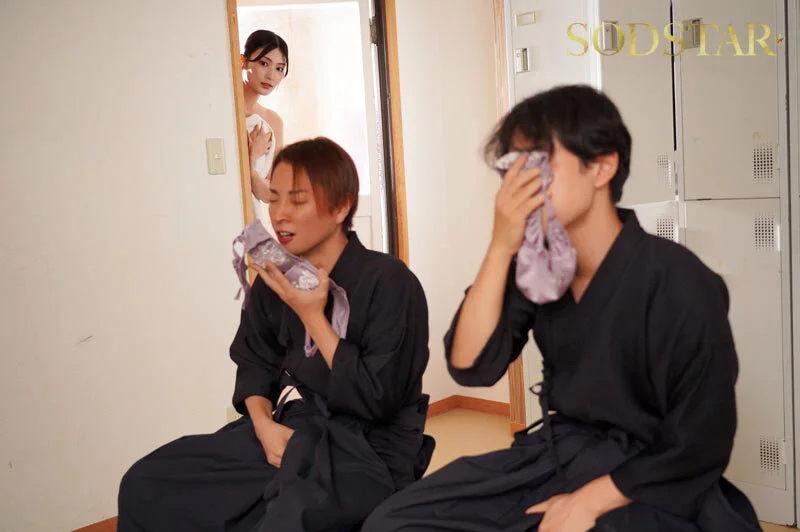 無表情な剣道の女師範 その凛とした佇まいからは想像出来ないほど弟子たちに甘く「チン媚び」目線で何度でもヌイてくれる 本庄鈴