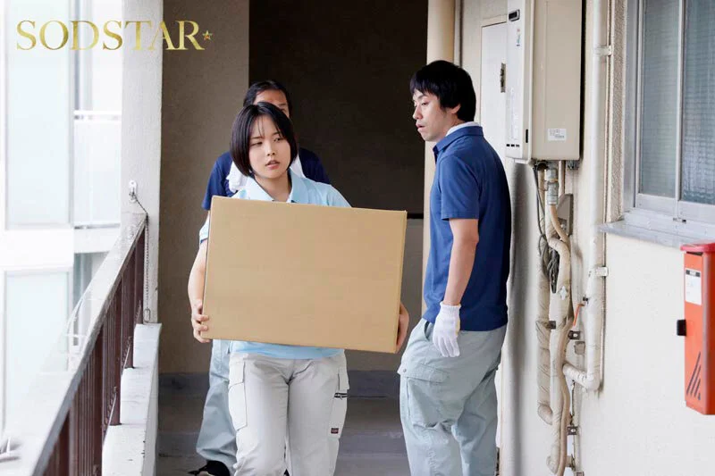 「你有胸吗？」男孩子气的成年女兼职在搬家现场被疯狂性骚扰，被汗臭上司的大肉棒弄到不停高潮——柴崎春