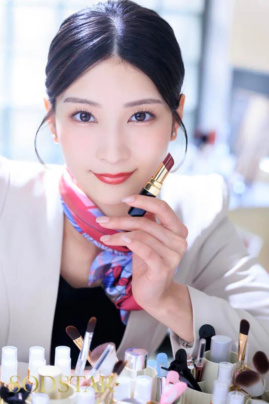 “Which Do You Prefer, Me with My Makeup Perfect or Her?” Beauty Advisor Suzu Honjo Sucks Off and Fucks Bored Boyfriends Waiting Through Their Girlfriends’ 20-Minute Makeovers, Then Lets Them Cum on Her Face