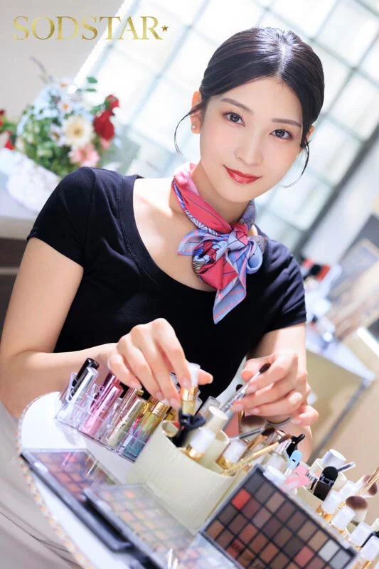 “Which Do You Prefer, Me with My Makeup Perfect or Her?” Beauty Advisor Suzu Honjo Sucks Off and Fucks Bored Boyfriends Waiting Through Their Girlfriends’ 20-Minute Makeovers, Then Lets Them Cum on Her Face