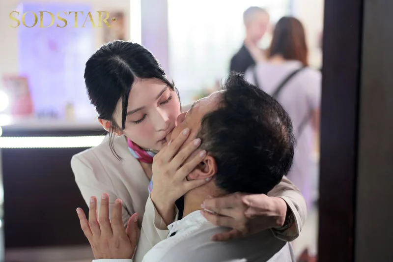 “Which Do You Prefer, Me with My Makeup Perfect or Her?” Beauty Advisor Suzu Honjo Sucks Off and Fucks Bored Boyfriends Waiting Through Their Girlfriends’ 20-Minute Makeovers, Then Lets Them Cum on Her Face