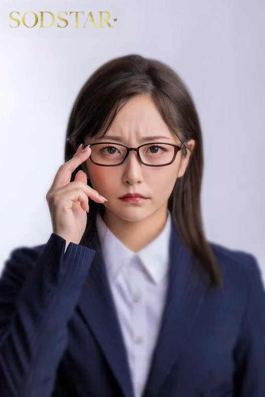 新人在口交店撞见恐怖OJT女上司，拿副业曝光试探她后成功上床，从此在公司和家里无套狠狠干 青空光