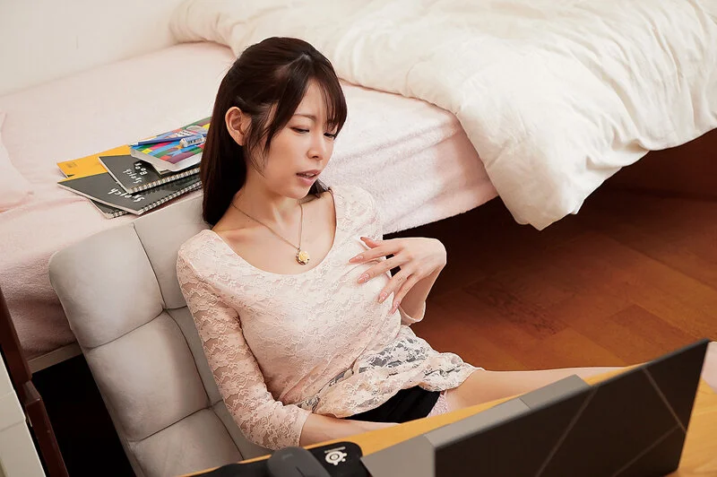 清纯美术生的悲剧！？请父亲和成年哥哥当裸体模特，没想到两人勃起不退，最后竟演变成3P连续内射！逢坂希穗