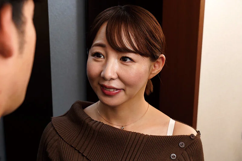 一見普通のおばさん家政婦だが、実は女王様気質のド痴女だった！？ 成宮いろは