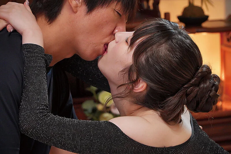 Adult Daughter Role-Play: I Return from Overseas to Find My Own Daughter Has Become My Ideal Type! Hinori Urakami