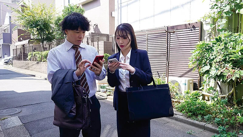 Unexpected Room Share & Reverse NTR: The Company's Most Beautiful Subordinate Falls for Her Unremarkable Boss... — Rinne Mochizuki